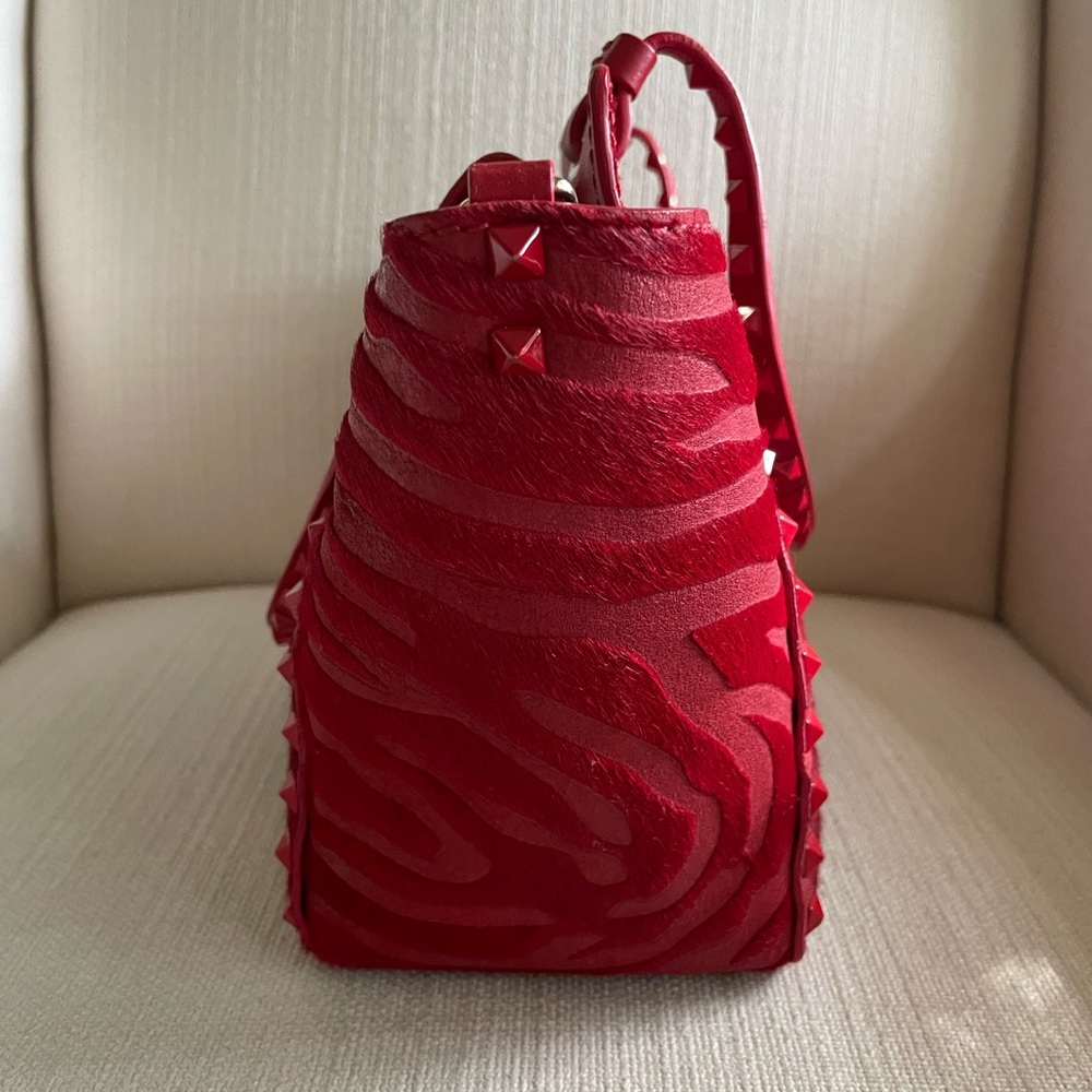 Valentino Garavani- Vitello Small Rockstud Double Handle Tote in red zebra print - Picture 9 of 11